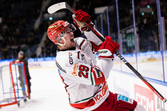 Modos Mikkel Aagaard  jublar