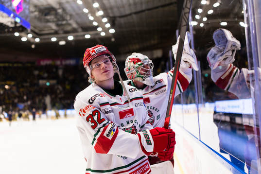 Modos Theodor Niederbach och målvakt Kristers Gudlevskis