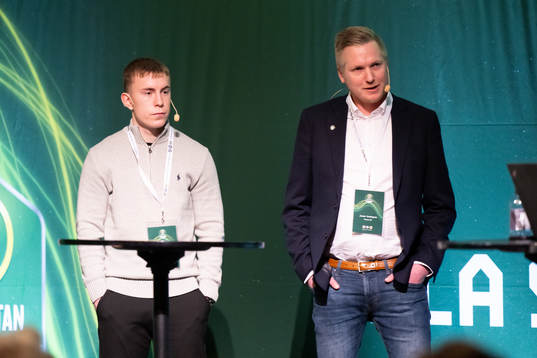 Örebros Valgeir Valgeirsson och  VD Jonas Lindegren