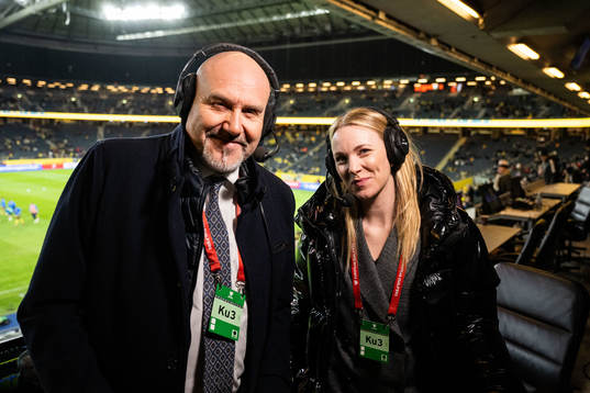 Commentators Niklas Holmgren and Johanna Frisk