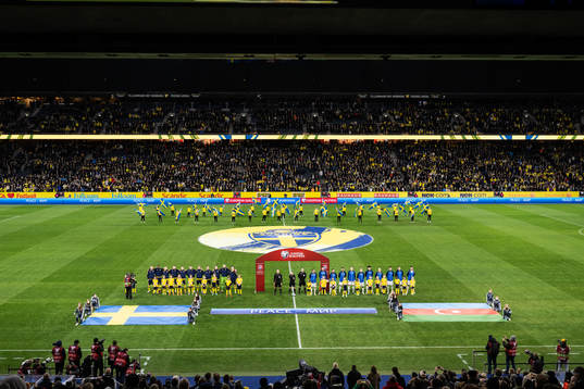 Players of Sweden and Azerbaijan