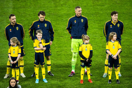 Linus Wahlqvist Egnell, Hjalmar Ekdal, goalkeeper Robin