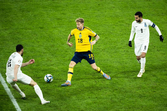 Samuel Gustafson of Sweden against Ramil Sheydayev and Emin