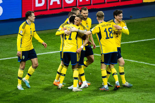 Anthony Elanga of Sweden celebrates with team mates