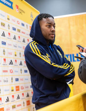Anthony Elanga of Sweden