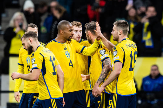 Isak Hien and Mattias Svanberg celebrates
