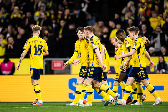 Victor Nilsson Lindelöf and Dejan Kulusevski of Sweden
