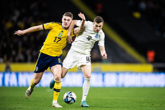 Viktor Gyökeres of Sweden and Anton Krivotsyuk of