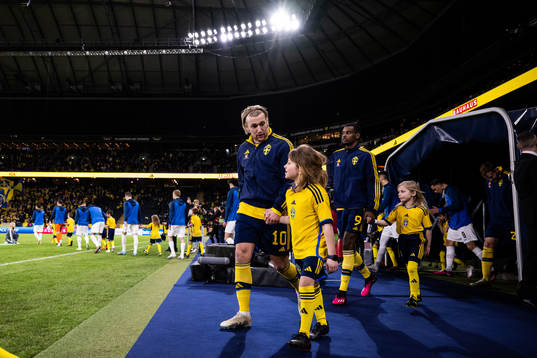 Emil Forsberg and Alexander Isak of Sweden