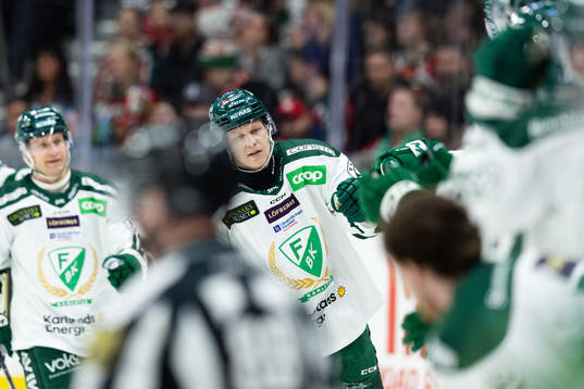 Färjestads Daniel Viksten jublar