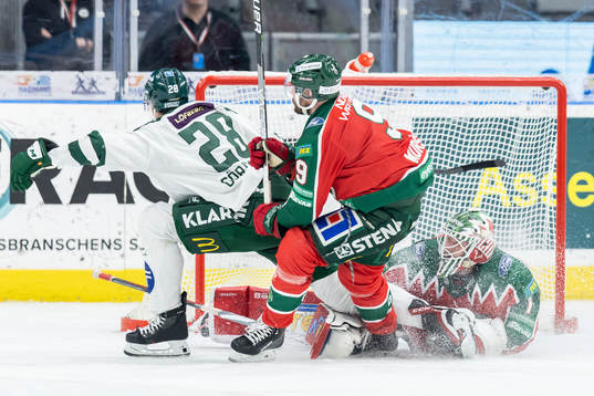 Färjestads Mattias Göransson gör 2-3 målet bakom