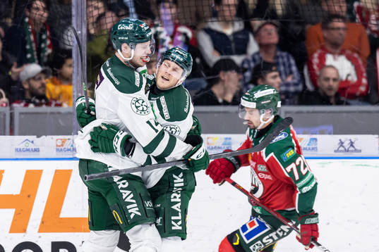 Färjestads Victor Ejdsell jublar