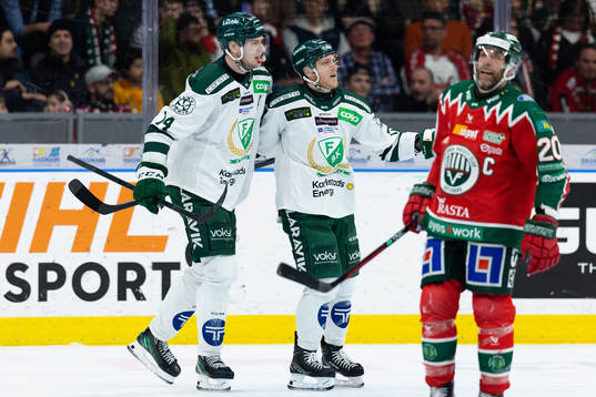 Färjestads Victor Ejdsell jublar