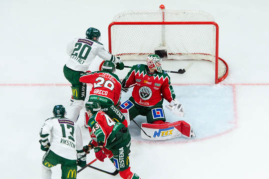 Färjestads Daniel Viksten gör 2-0 bakom Frölundas