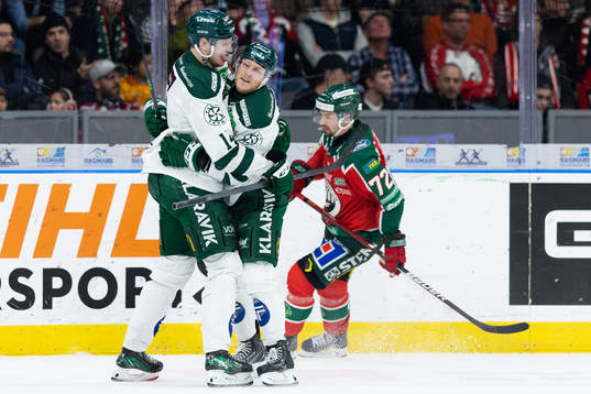 Färjestads Victor Ejdsell jublar