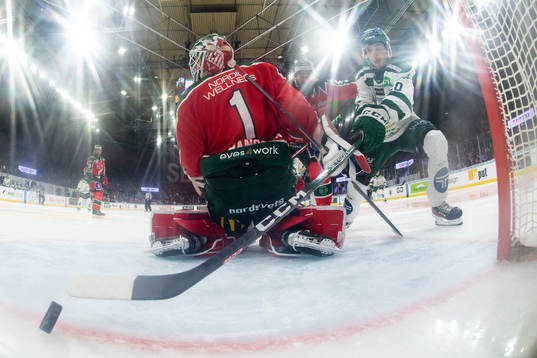 Färjestads Daniel Viksten (ej i bild) gör 2-0, Marcus