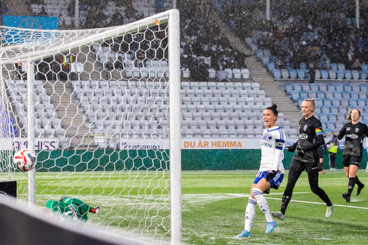 IFK Norrköpings My Cato jublar vid 1-0 målet