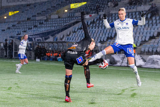 Växjös Amanda Altheden och IFK Norrköpings Diljá Ýr