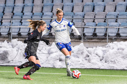 Växjös Amanda Altheden och IFK Norrköpings Diljá Ýr