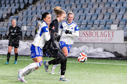 IFK Norrköpings Diljá Ýr Zomers och Chelsie Dawber mot
