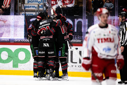 Örebros Filip Berglund jublar