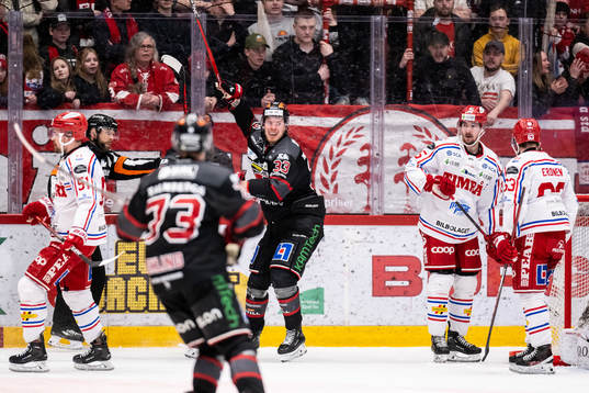 Örebros Christopher Mastomäki jublar