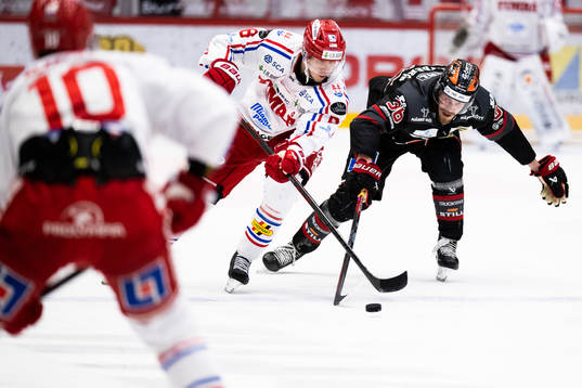 Timrås Joonas Lyytinen och Örebros Emil Larsson