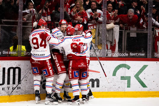 Timrås Emil Pettersson jublar