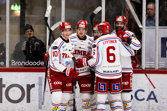 Timrås Sebastian Hartmann jublar