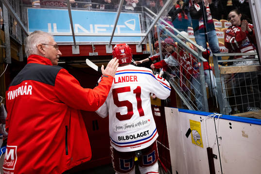 Timrås Anton Lander jublar