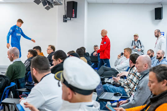 Alexander Sørloth and Ståle Solbakken, head coach of the