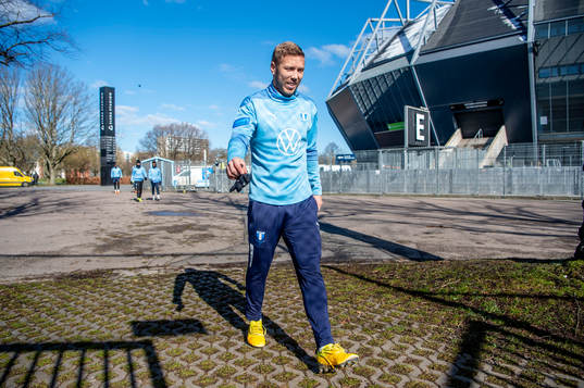 Anton Tinnerholm innan en träning med Malmö FF
