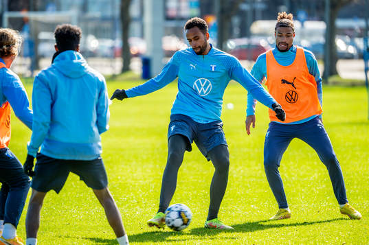 Isaac Kiese Thelin mot Joseph Ceesay