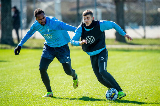 Isaac Kiese Thelin mot Patriot Sejdiu