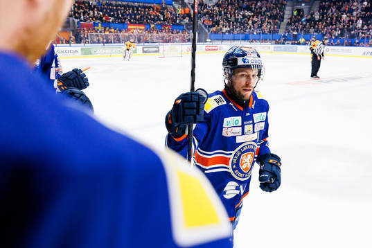 Växjös Robert Rosén jublar