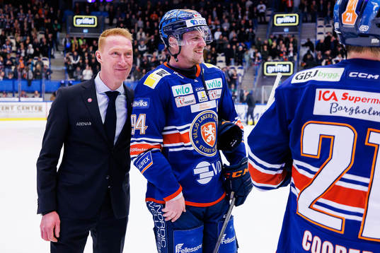 Växjös tränare Jörgen Jönsson och Joel Persson jublar