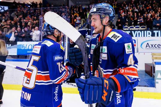 Växjös Keegan Lowe jublar