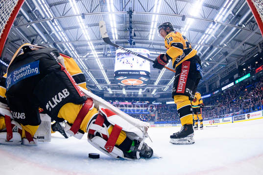 Luleås Erik Gustafsson deppar när Växjös Joachim