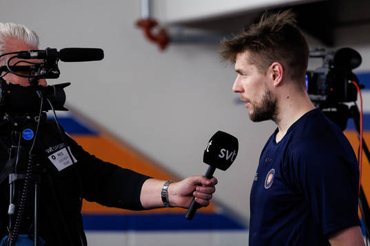 Växjös Robert Rosén blir intervjuad av SVT