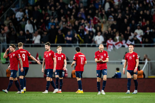 Fredrik Aursnes and players of Norway looks dejected