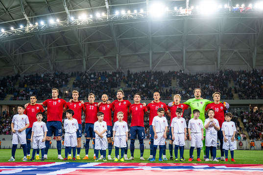Players of Norway line up