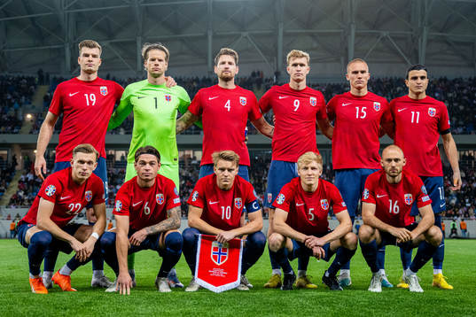 The starting eleven of Norway pose for a team photo