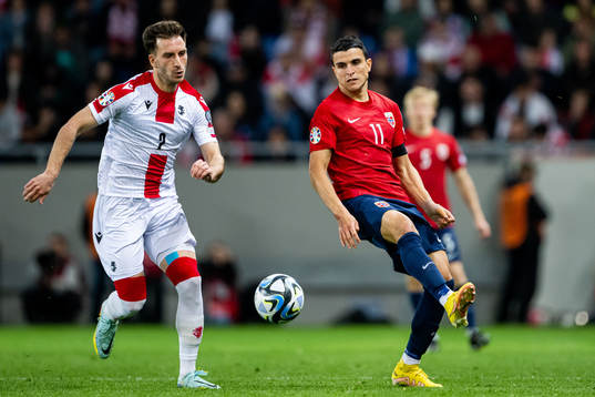 Otar Kakabadze of Georgia and Mohamed Elyounoussi of Norway