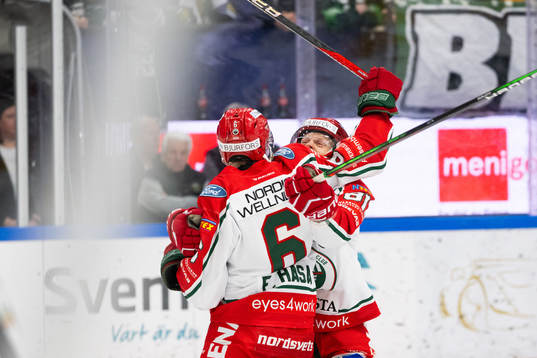 Frölundas Filip Hasa och Ryan Lasch jublar