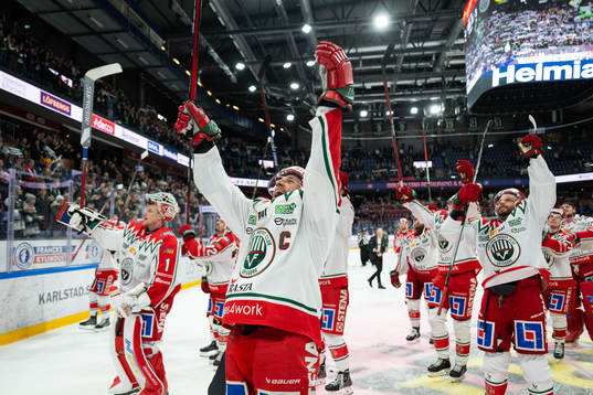 Frölundas Joel Lundqvist jublar med lagkamrater