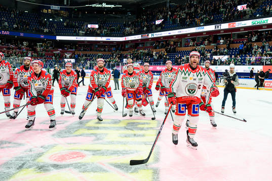 Frölundas Joel Lundqvist jublar med lagkamrater