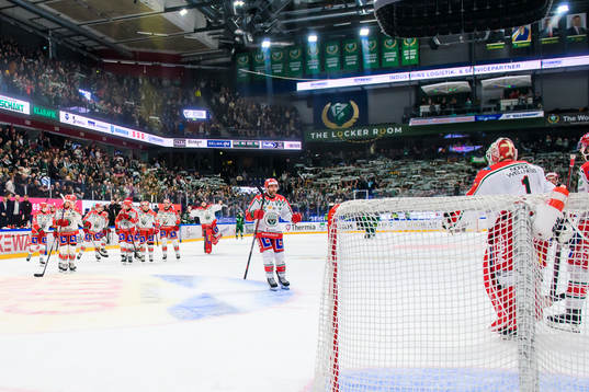Frölundas Joel Lundqvist jublar med lagkamrater