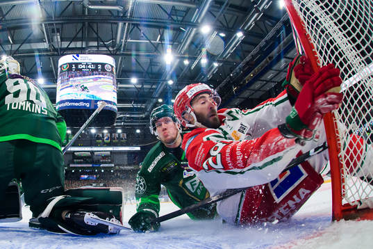 Färjestads Mattias Göransson och Frölundas Anthony Greco
