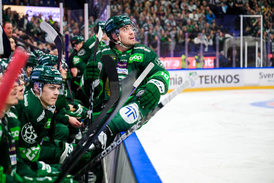 Färjestads Remi Elie och Lucas Forsell deppar