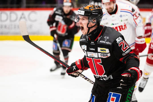 Örebros Linus Öberg jublar